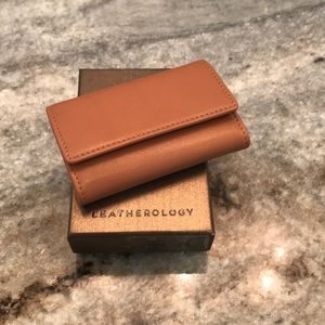 Leatherology 6ring key pouch like  new in gift box